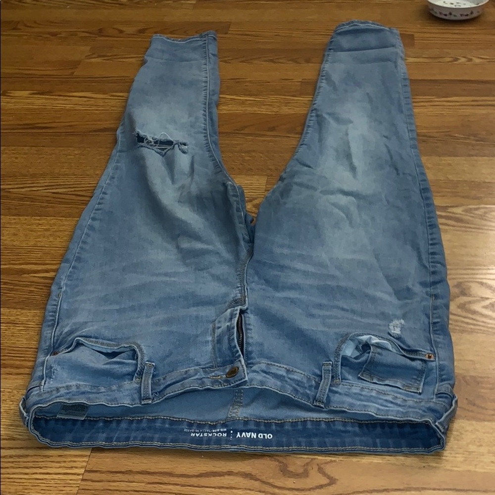 Light washed ripped jeans